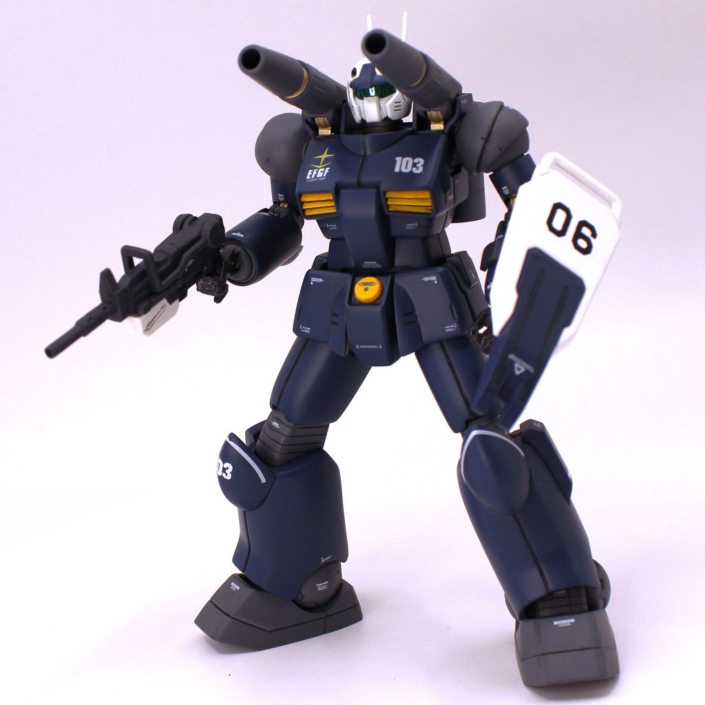 陸戦部隊に配備された想定で武装を選択してみました。試作品の域を出ておらず、稼働率や動作信頼性等、運用に諸々課題のあるビームライフルは装備せず、信頼性が高く整備効率の良い実弾兵器を装備しています。