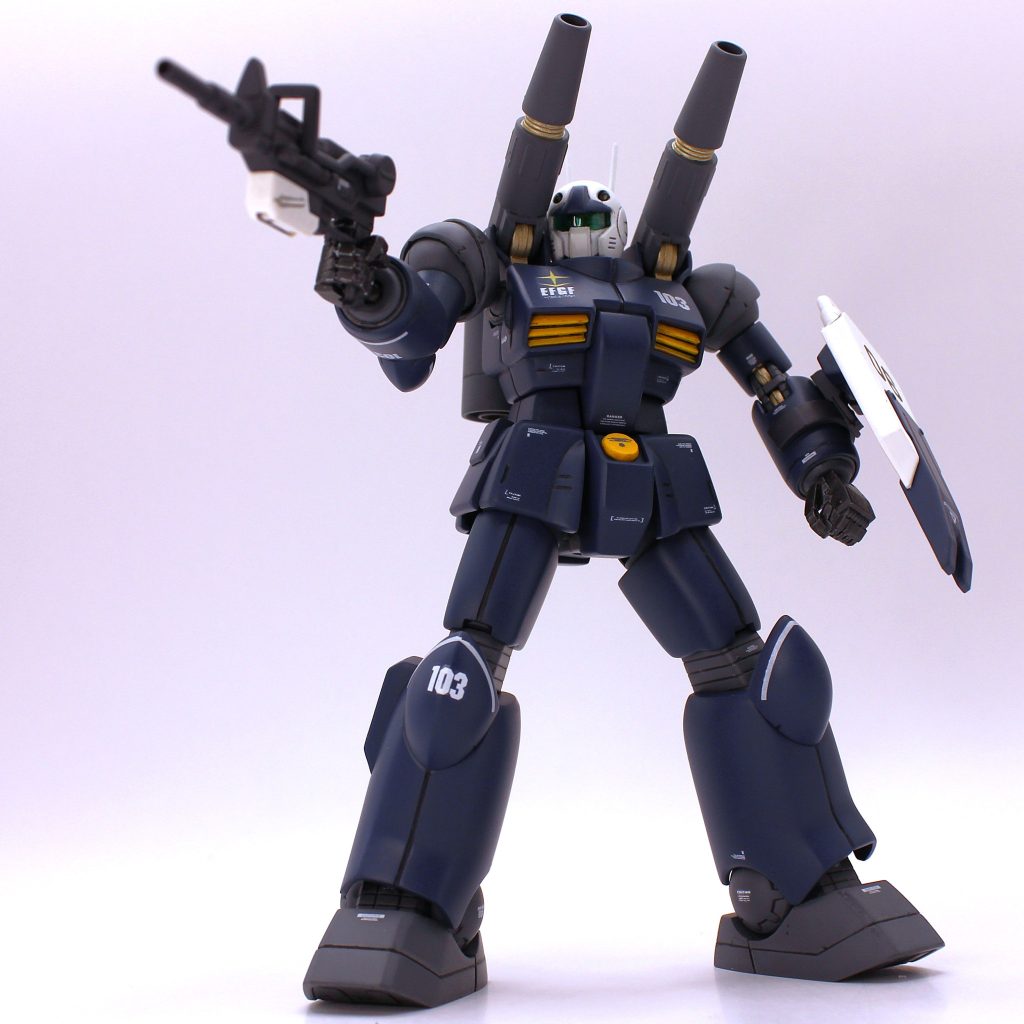 現状、ガンプラの中ではお店の棚に置いてある可能性が高く、新品で比較的手軽に入手しやすいのも非常にありがたいですね。価格が抑えられているのも嬉しいところです。私は主に東京都内と千葉県西部(チーバ君の口元辺り)の量販店やショッピングモールに行きますが、主役級の機体はそれなりの種類が常時棚に並んでいる風景が増えてきました。ただ、再販頻度の少ない量産機は相変わらず再販即日に蒸発している印象です。GQ系はかなりの種類、数が小規模な店舗でもよく見かけますね。生産数が多いのか、はたまた需要が少ないのかは分かりませんが。