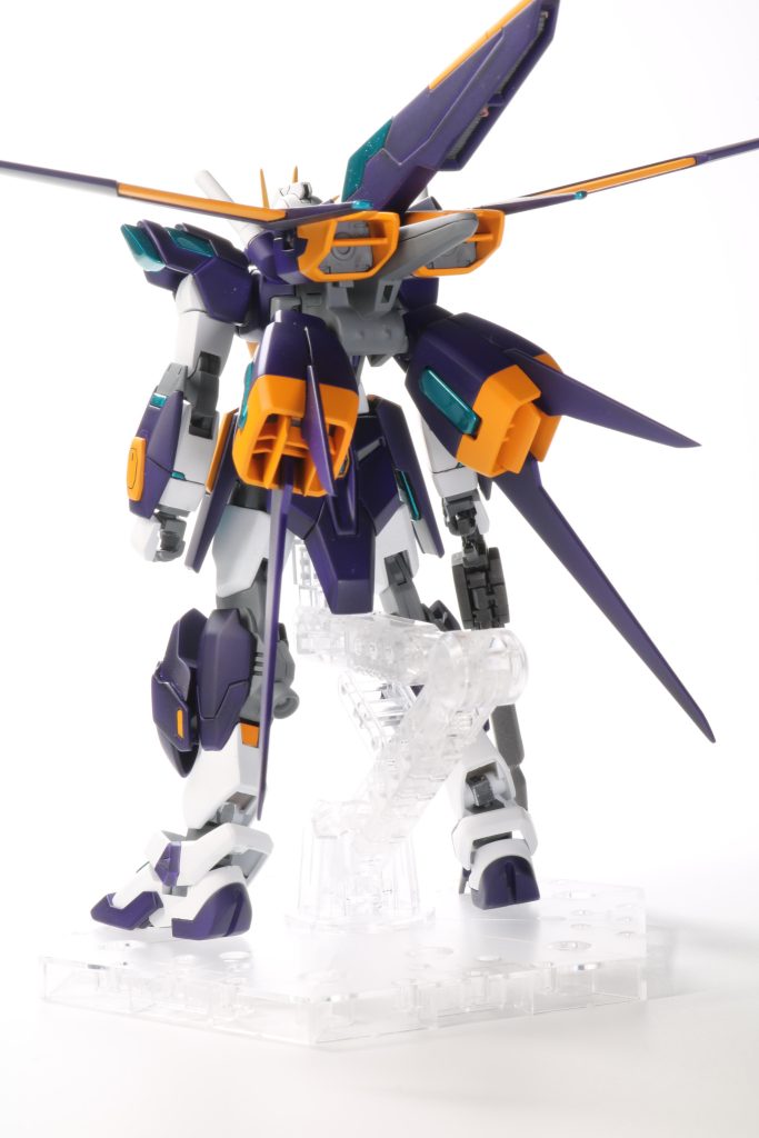 背面ほぼエールストライカーそのままです。