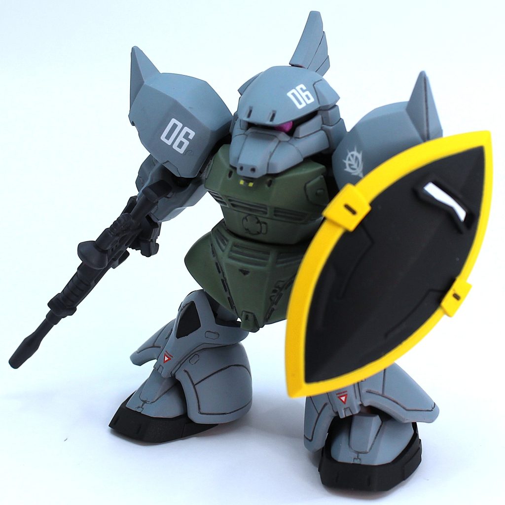 本シリーズはPS樹脂メインなのでガンプラ同様の各種工作が可能で、カテゴリは食玩ですがいじり甲斐がありますね。これがスーパー等で比較的気軽に入手できるのは有難いです(人気のMSはやはり争奪戦感ありますが)。EXパーツも入手しないと片手落ち感が出てしまうのは少し意地悪な感じがしますが、商売ですから仕方ないですね。