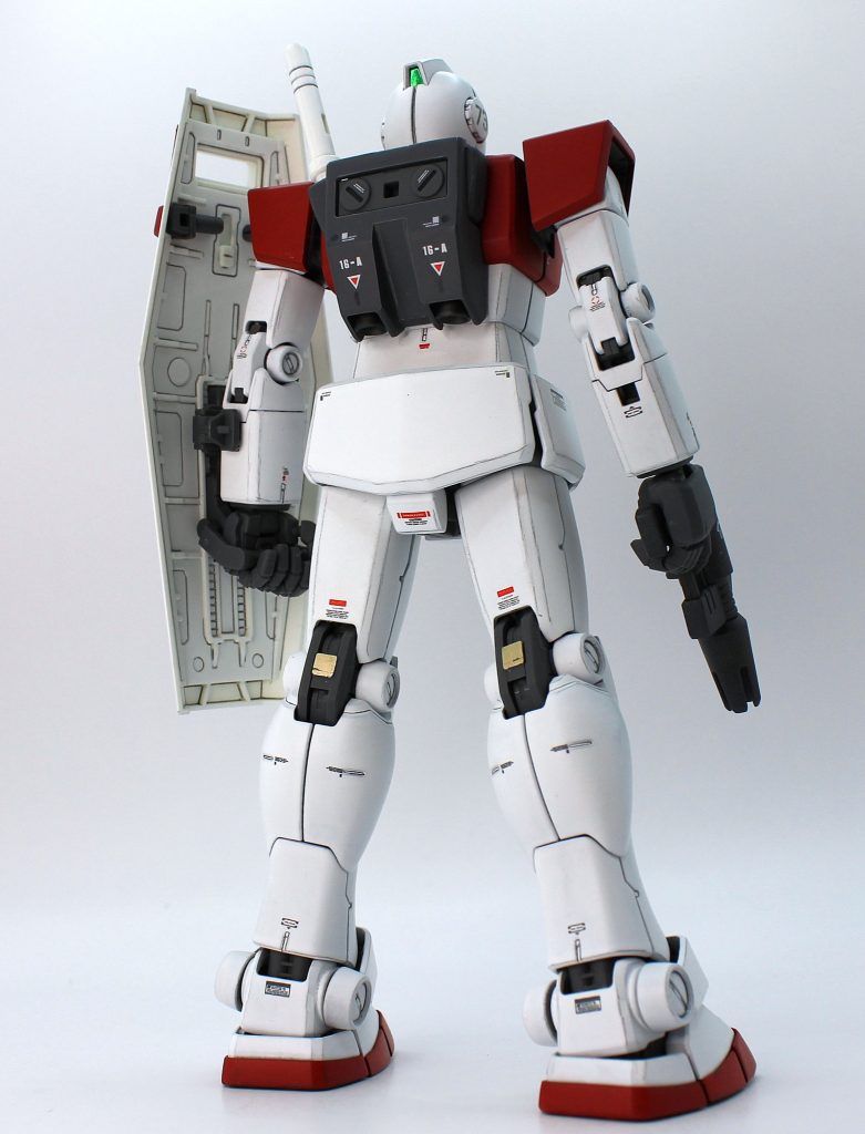 私は組むと見えなくなる内部フレームにはあまり有難みを感じないので、非外観部はゲート処理すらしないので、パーツ数に対して組み立ての工数は少ない印象です。