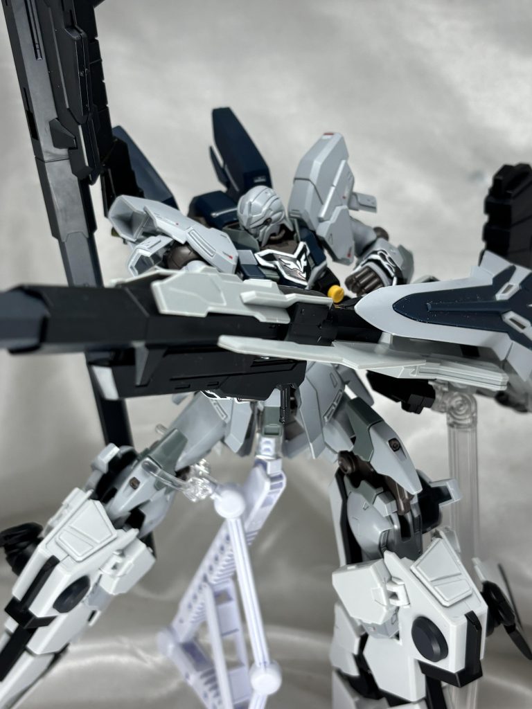 脚がかなり重くなるのでアームで保持しないと閉じてしまいます。重いのでアームであちこち固定していますが、ガシガシ動かすキット でもないので、これで十分素晴らしいです(^-^)