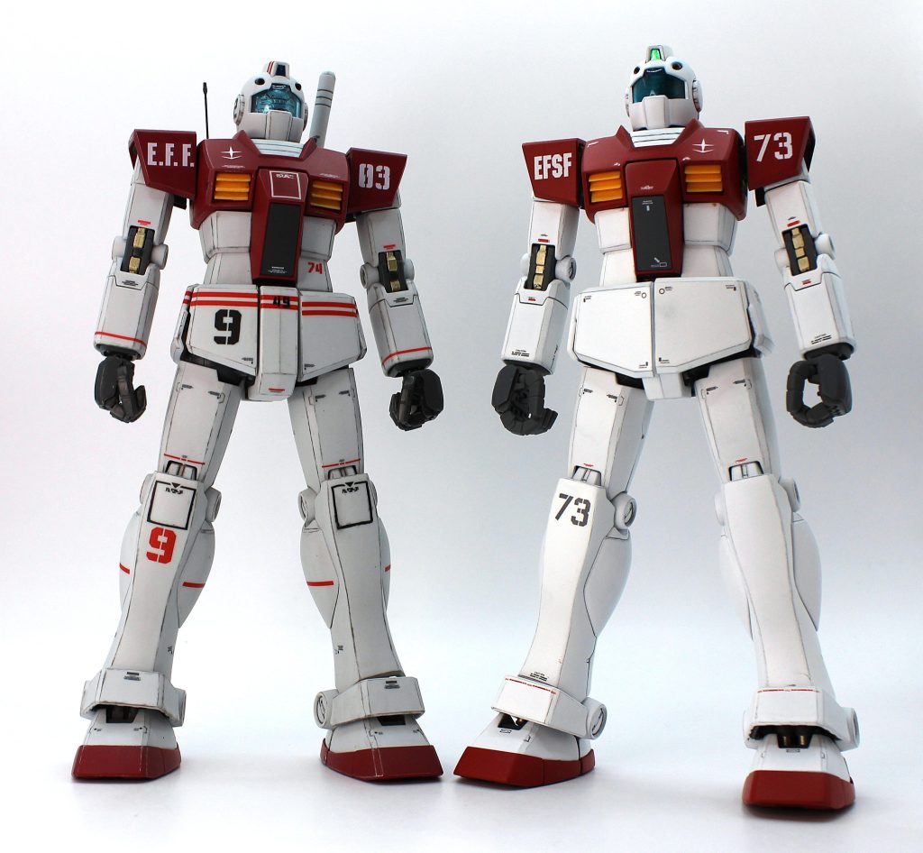 先日制作したリアルタイプ風ジムと並べてみました。リアルタイプの方は白部分が成形色+ダークグレーの塗料でフィルタリングしているので、並べて見ると白さが段違いでした。同じキットですが、いい塩梅で味付けを分けられたなと自己満です。ジムやザク等の量産機は何度作っても飽きないですね。