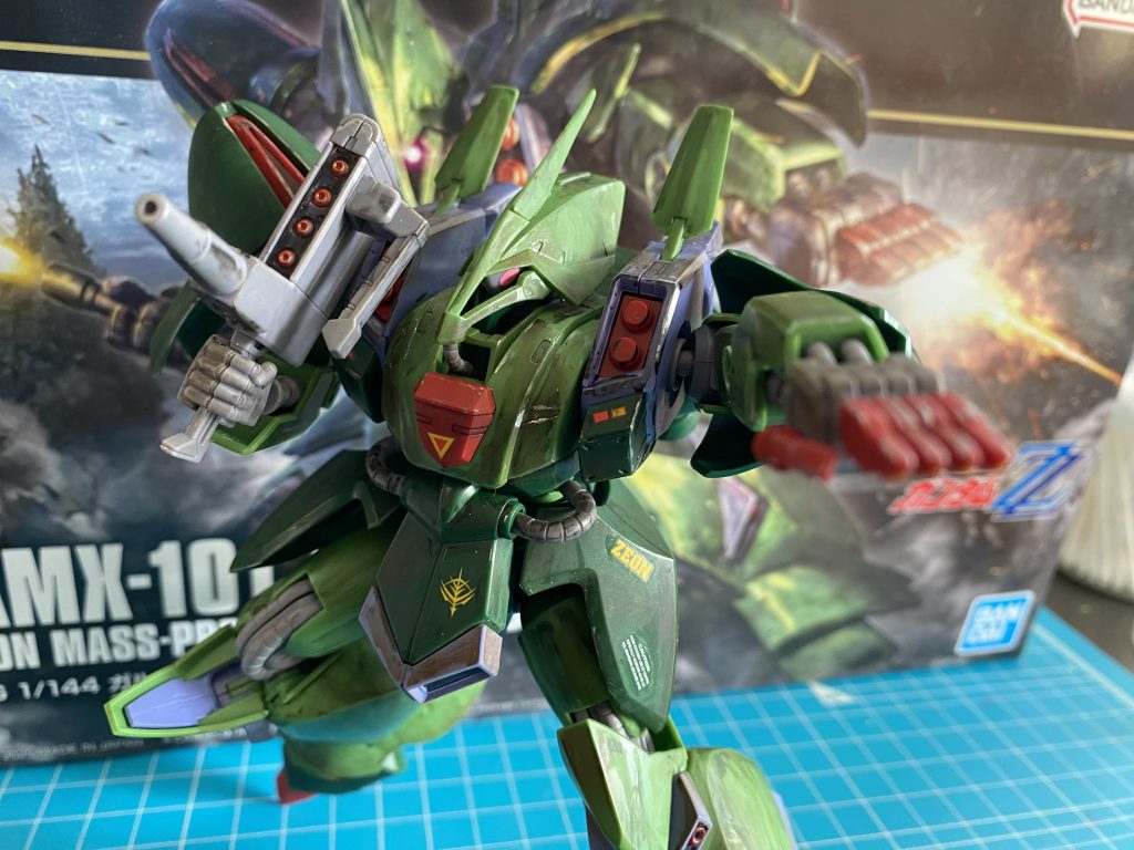 ガルスJは、武器も魅力的でエネルギーガンやフィンガーランチャーを装備しててカッチョいい(gandam-hand2)特に、フィンガーランチャーはグフの流れを組み込んでてグフ好きにはたまらない(zaku-kao6)いつも、ガンプラ作製は、好きやつ、思い入れのあるのばかり作るのでタダでさえ作るのに時間かけちゃいますが💦今回、デカール初挑戦もありかなり時間費やしてしまった(zaku-kao9)でも、完成した時の喜びはハンパないっすね(zaku-kao2)以上‼️大好きなダブルゼータよりガルスJ作ったジェイ‼️‼️