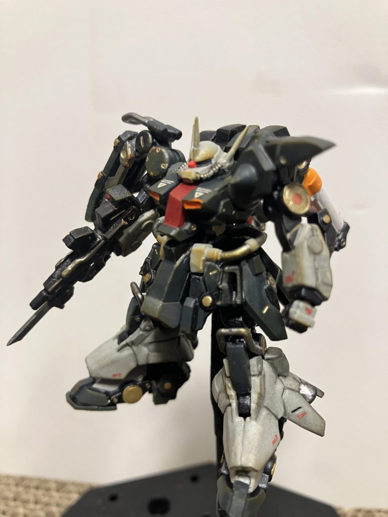 普通にザクⅢ色です。