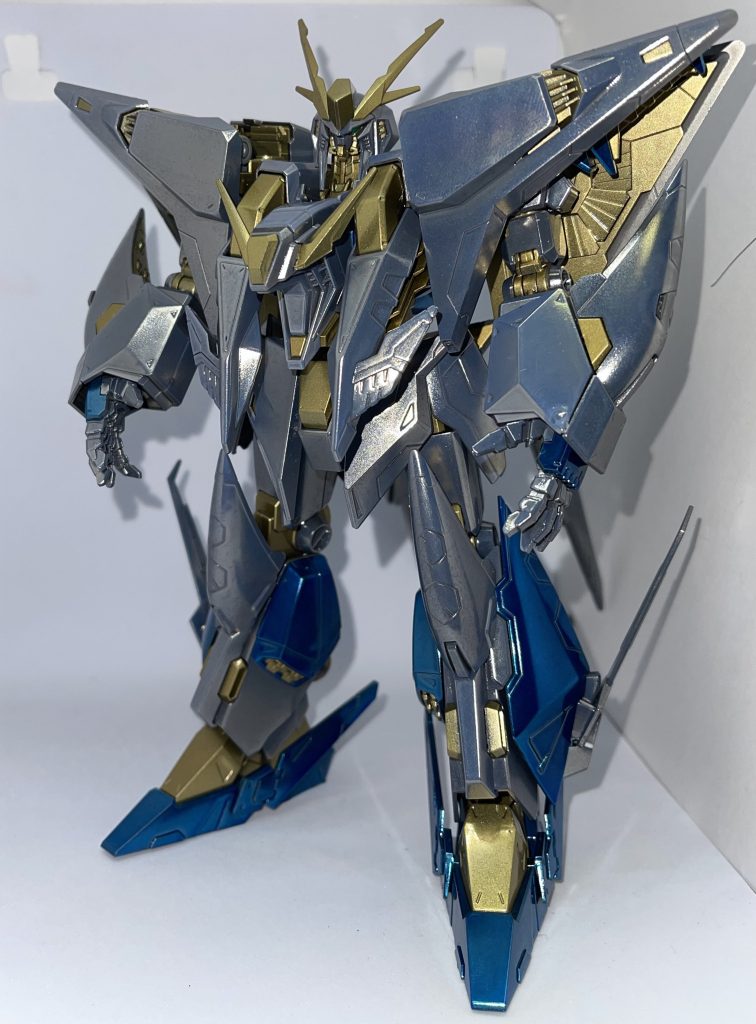 成形色が青以外の部分をF.S.S.カラーコレクション 05 KOG-AT ゴールドに統一することでなにか異質な存在になってしまったような感じがします。