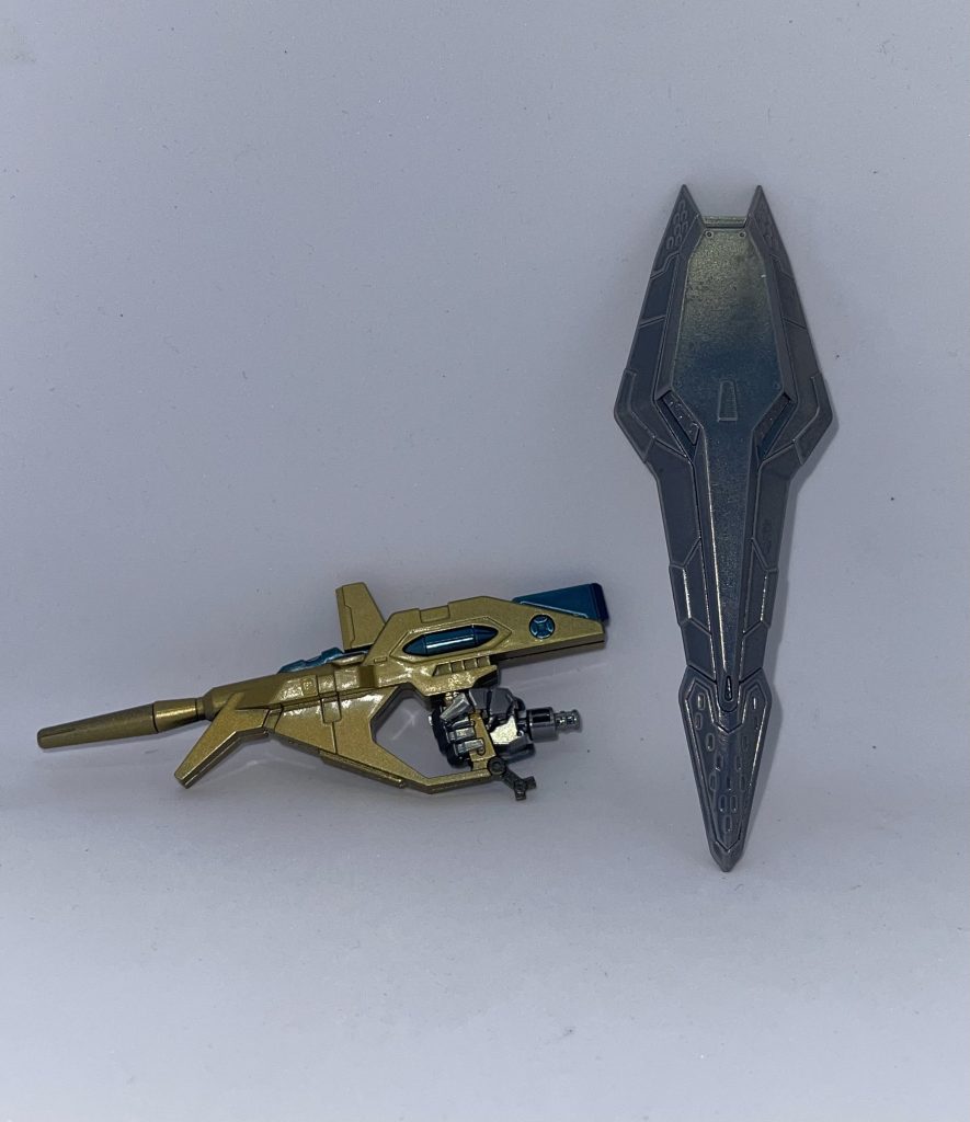 ビーム・ライフルとシールドです。ビーム・ライフルはF.S.S.カラーコレクション 05 KOG-AT ゴールドにすることによって3倍の初速が出そうですね(。-∀-)ニヤリ