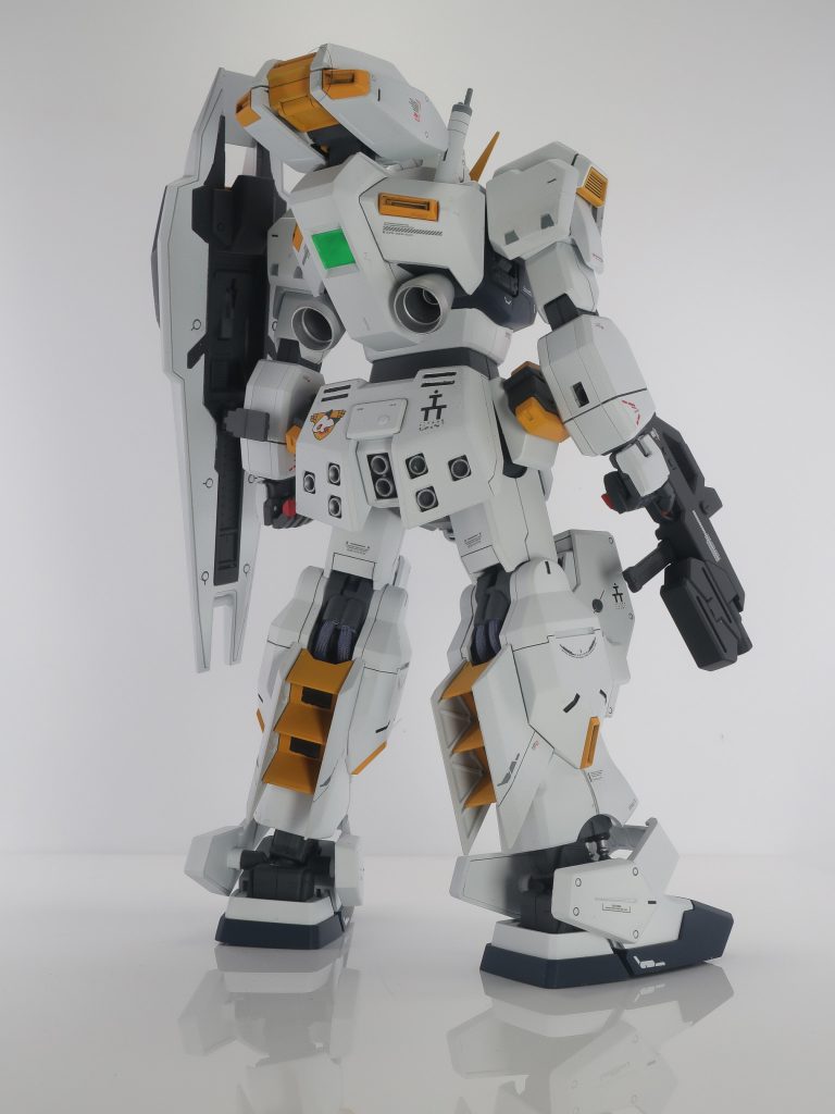 斜め後ろから撮影。後ろ側はデカール少な目にしました。