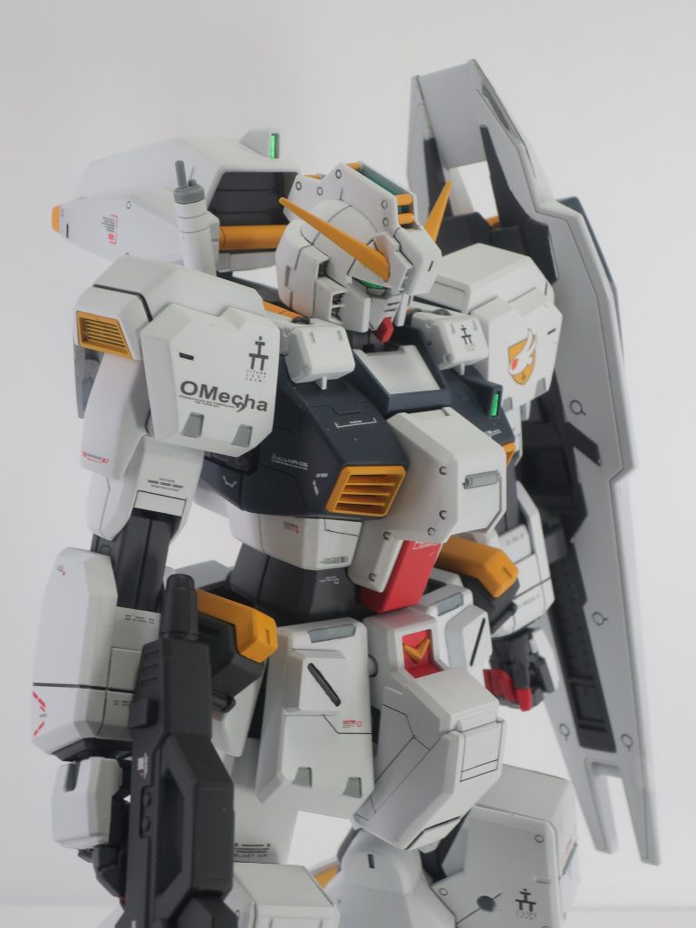 ボディの白色はガイアノーツのホワイトとニュートラルホワイトで調色したのですが、いい白になりました。