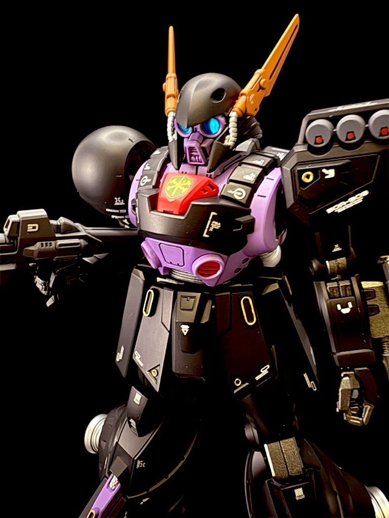 余った胸部パーツは赤に塗装