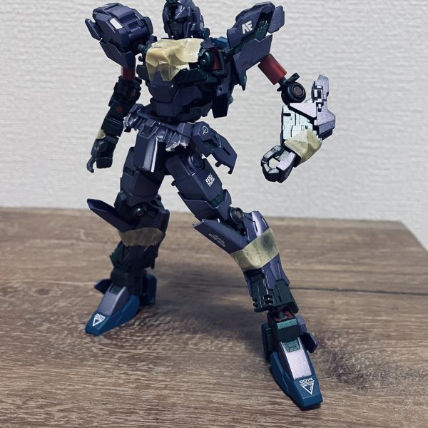 ここに投稿されている皆様に感化されこの組み直したユニコーンのこのシルエットで何かつくれないか思案中。（4枚目）