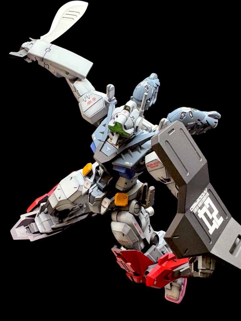 脚部のバーニアユニットはレース競技用の物を使用し機動性は3倍以上に向上したがピーキーな操作性・本体への負荷の為、スロットルを全開に出来る時間には限りがある。