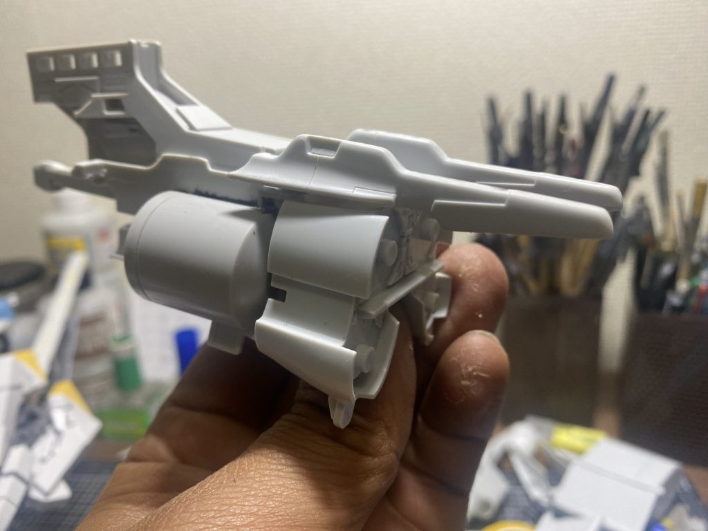 追加ブースター作成時パーツの不要箇所はカットして他のパーツと干渉しないよう作りましたが、ディテールアップ含めてもう少しこの辺の引き出し増やしたいですなぁ