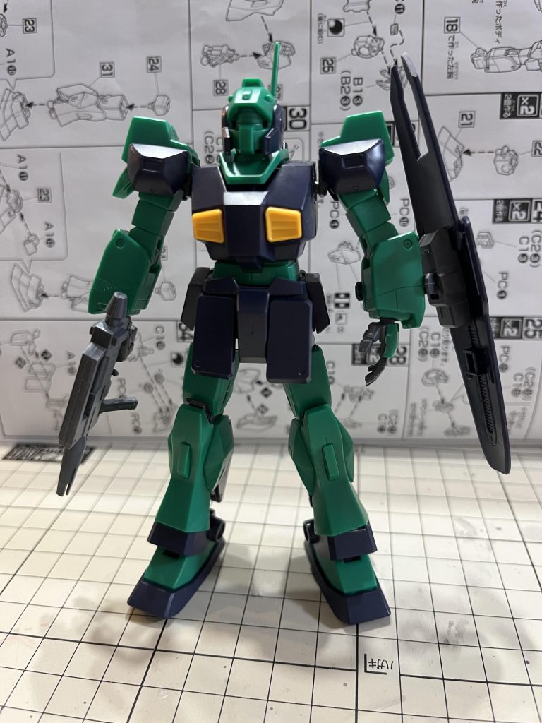 参考までに素組み状態。本当は足を延長したかったのですが断念しました。