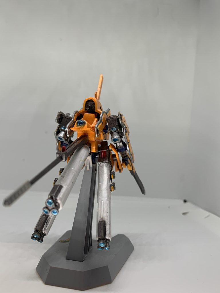 スラスターは掘ってます。別から金属パーツとか持ってきても良かったかも