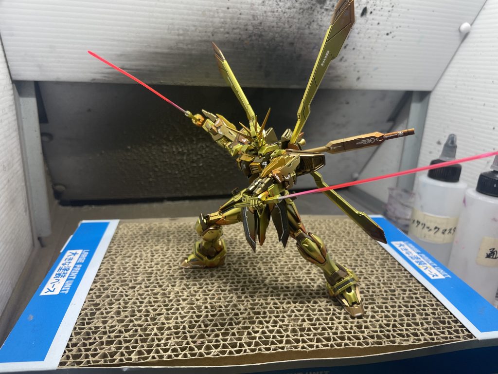 ゴッドスラッシュ構えこのサーベルエフェクト大好きです。最近、二刀流で片方逆手持ちにするの好きです。