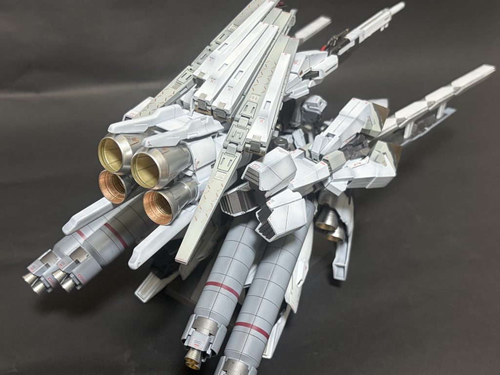 追加ブースターユニットはHGMデンドロビウムのパーツを加工して使用展示会の設営時間短縮目的も兼ねて、ネオジムで脱着出来るようにしました