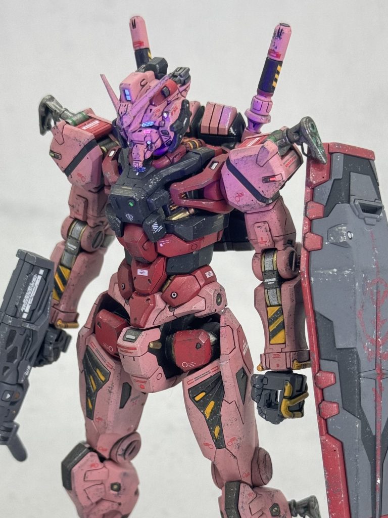 内容の薄い投稿で申し訳ありませんが😅赤いガンダム晴れて完成です!大きさの割になかなかボリュームのあるキットで長く楽しめました😊さて...次は何を作りましょうか...🤤