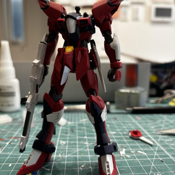 胴体延長工作完了‼️足太もも延長工作完了‼️家族が起きてきたので今日の作業完了‼️次は首と腕かな。腕は肩を上げ気味にセットしたいのと、胴、足分延長必要なので上腕と、下腕と手首の間で延長を検討中です。今朝、うっすら雪が積もりました。雪国にお住まいの方からすると「何を今更言ってるねん」だと思うのですが、子供達は大喜びです。2歳になる娘は初めての雪で、上の二人は顕微鏡で雪の結晶探しをして楽しんでいます😊&nbsp;（4枚目）