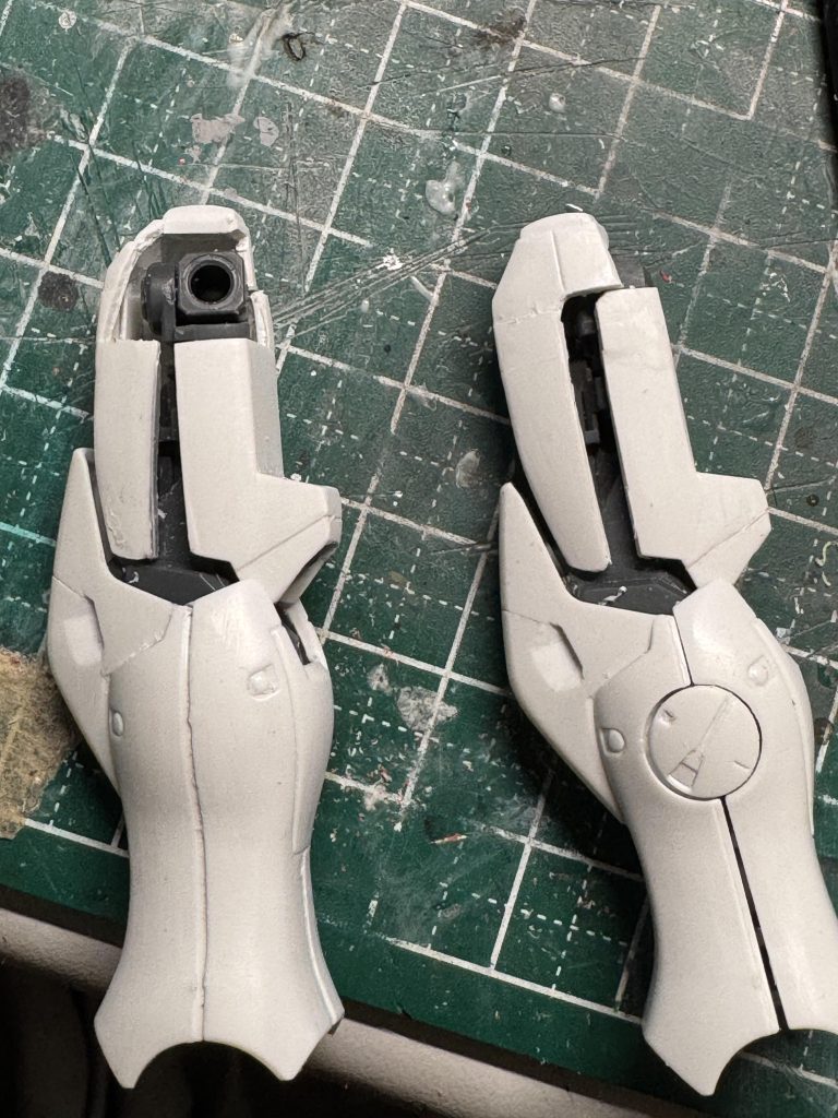 腿のロールを廃して分割ラインを変更…カットする時に隙間が開きすぎたところはプラペーパー貼って調整…