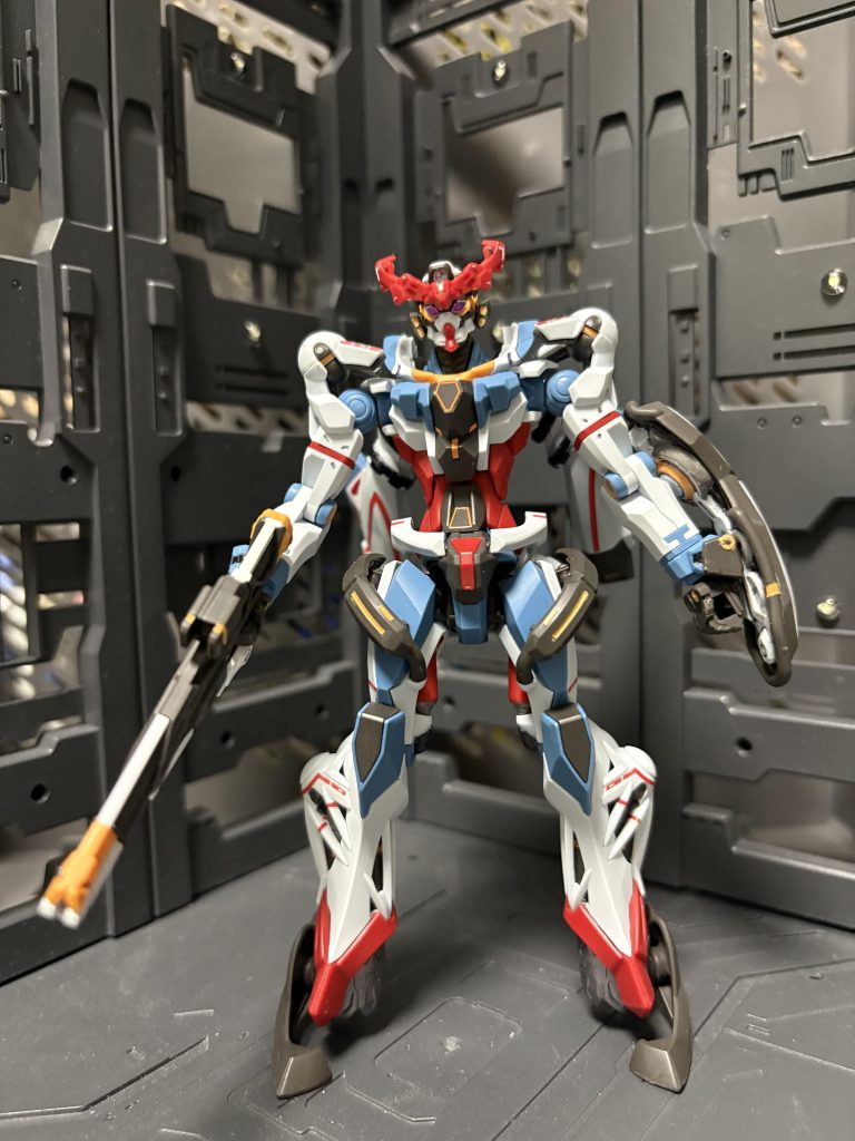 ジークアクスヘッド展開状態ジークアクスのエンディミオンに３個のヘッドパーツが入っていたのでとりあえず全部組んで見ました。