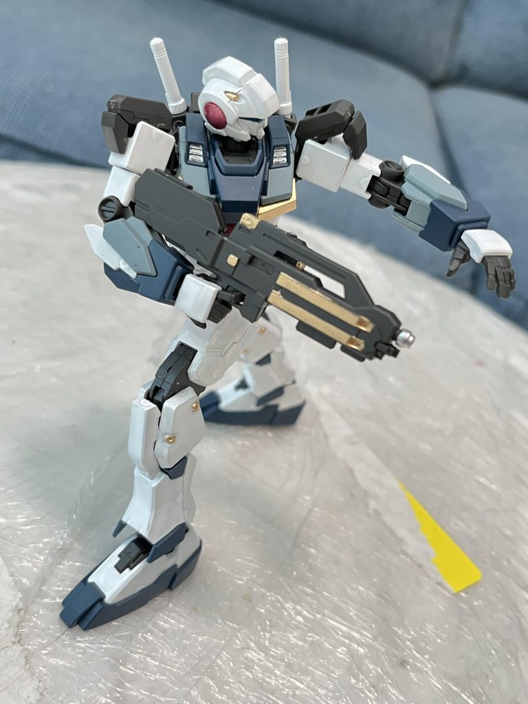 型式番号は「RX-81」なのにガンダムよりジム改に見えます。同じのRXシリーズのRX-75ガンタンクとRX-77ガンキャノンのことを考えるとガンダムの援護機として開発された機体だと思います。