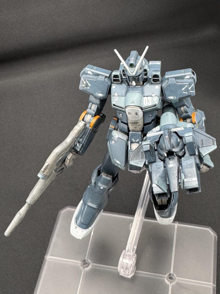 ウッソがV2に乗り換えた時にコア・ファイターを抱えてたので、なんとなくそんな感じで…小型モビルスーツは1/144だと、いろいろキツキツですね～