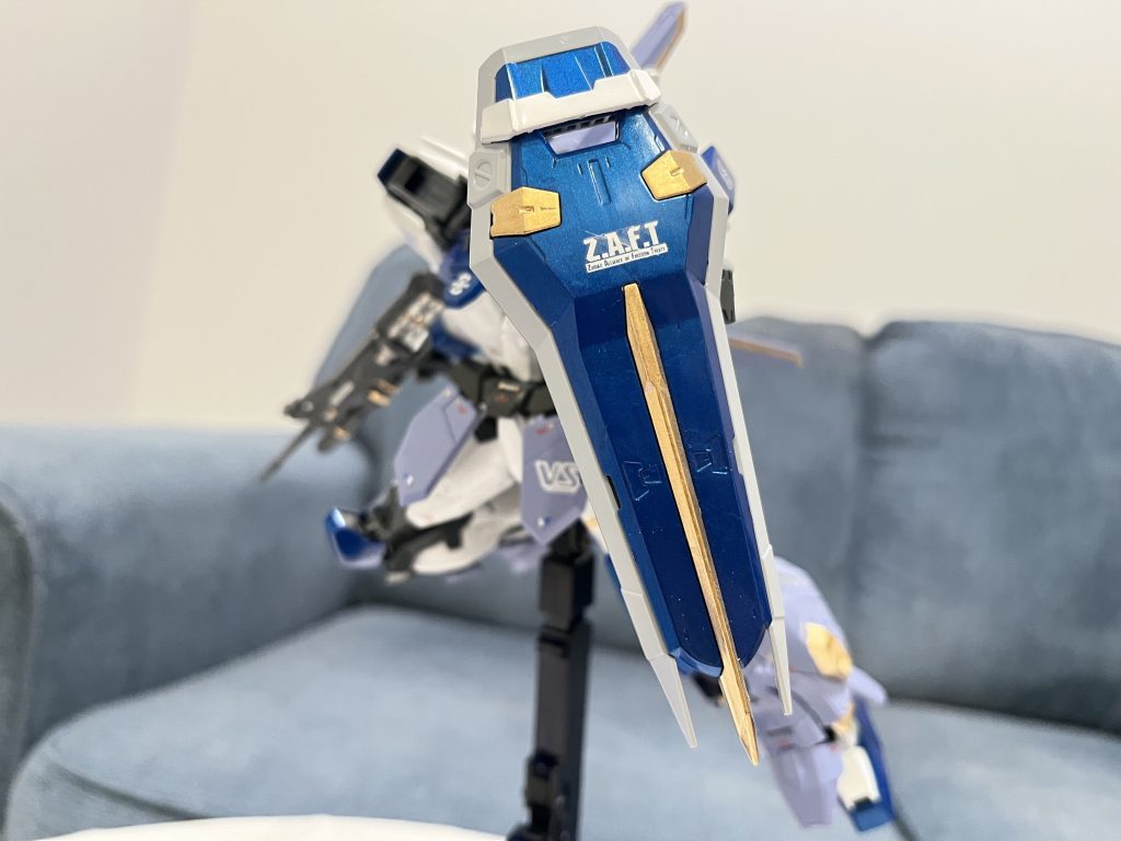 カガリがやられる寸前現れるイザークはフォビドゥンからのプラズマをガードしました。