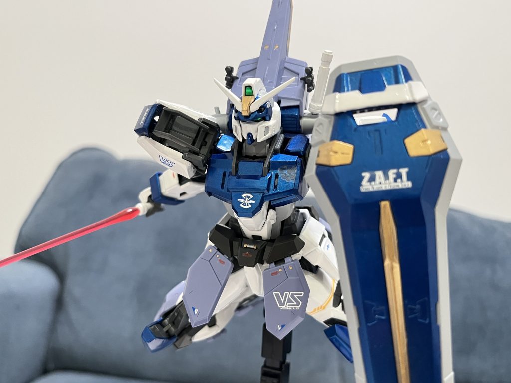 ディアッカの援護をもらったイザークは抜刀します。