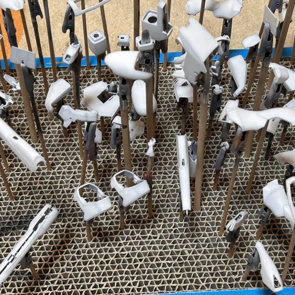 コソコソ、真っ白