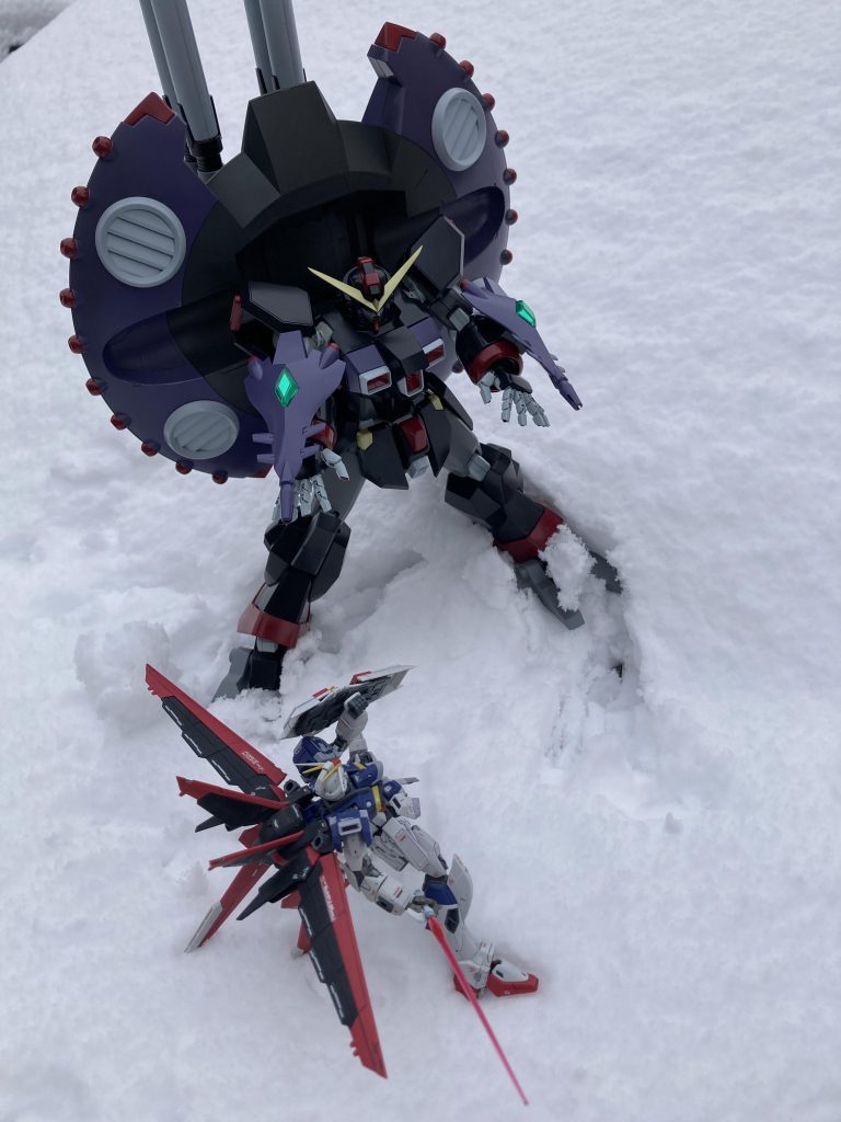 実は車のボンネットw積雪してて足がよく埋まるw