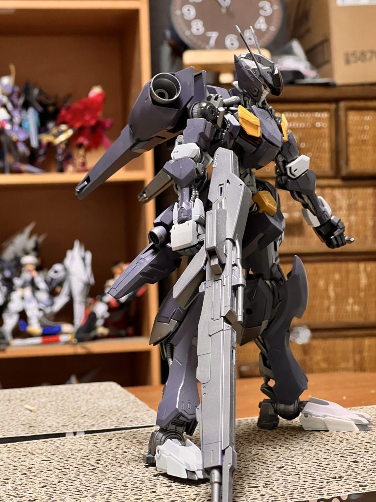 ガンダムバルバトス（ファラクト風）–5枚目/制作者：おりぜー