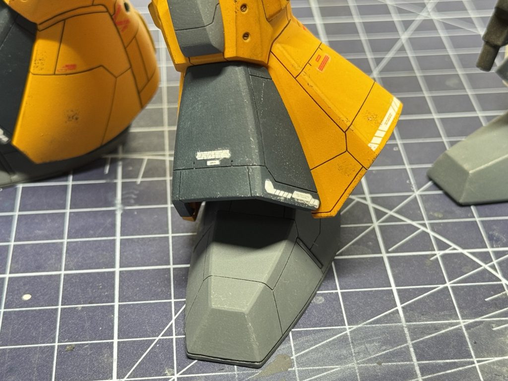 たしかキット本来のままではC面がパキッと表現されておらず､丸みを帯びていたはずなのですが､昨年作った方はビシッとした面を出したかったのでC面を丁寧に処理した記憶があります｡C面は絶対に作らないといけない訳ではないですが､下処理の段階でやっておくか・やっておかないかで塗装後の結果が大きく変わってくる部分だと言えます｡当然ですが塗装テクニックではC面は表現できません。