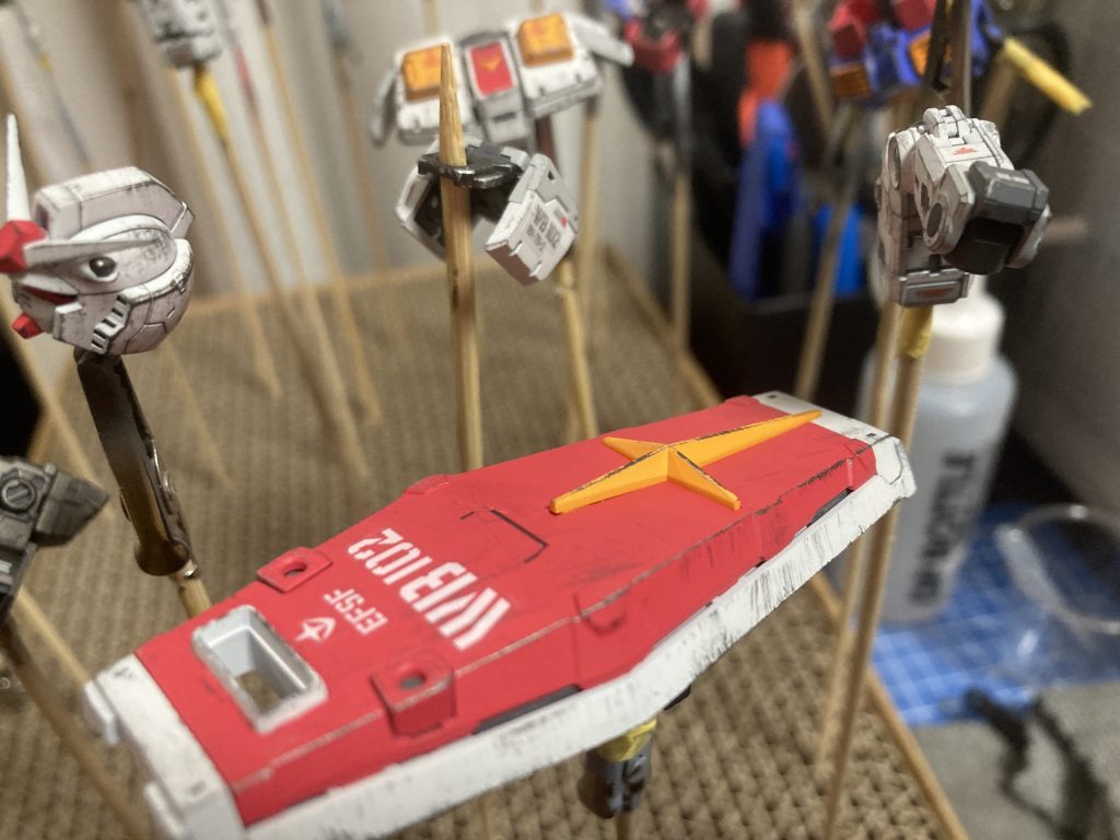 ウォッシングは行わず、オールドライブラシのみでシルバーと赤鉄色を使用。