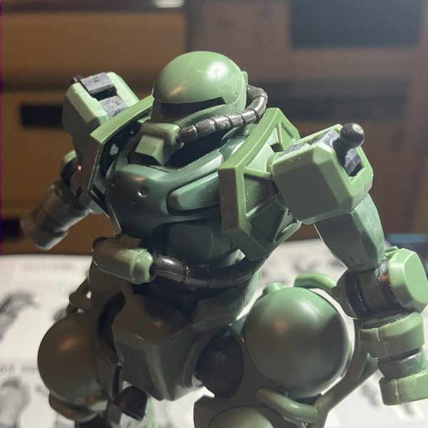 GQザク、製作開始٩( 'ω' )وパチ組みしてからのザクぽくしたい所に手を加えていきました(ザクなのにザクぽくとは　🤣)ショルダーのスパイク変更、シールド延長胴体の動力パイプは一本にしてバックパックをザクⅡのものかに頭部もザクⅡに変更小顔過ぎるんですよねーGQのはσ(^_^;)&nbsp;次は足廻りをやっていく予定&nbsp;（2枚目）