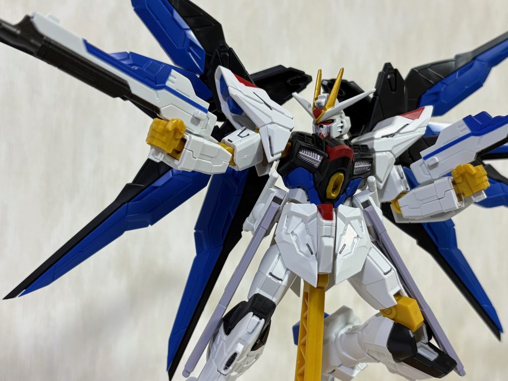 なんやかんや言ってストフリも結構いいかも(gundam-kao3)次回もお楽しみに。