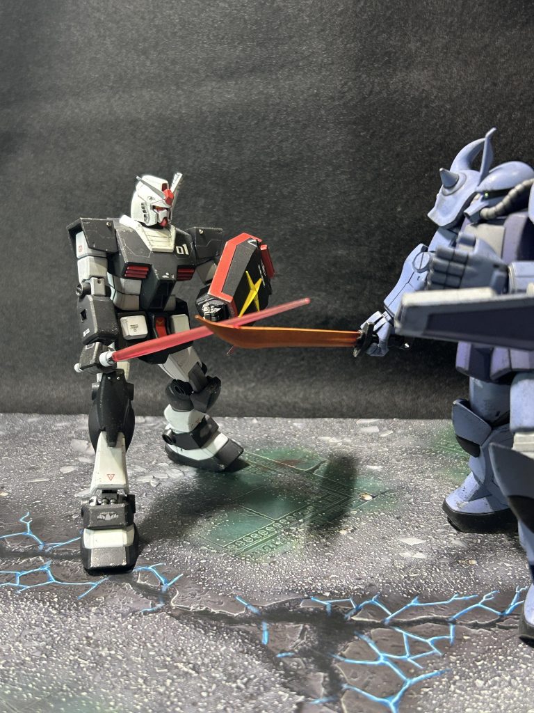 同じくエコプラのグフと対峙