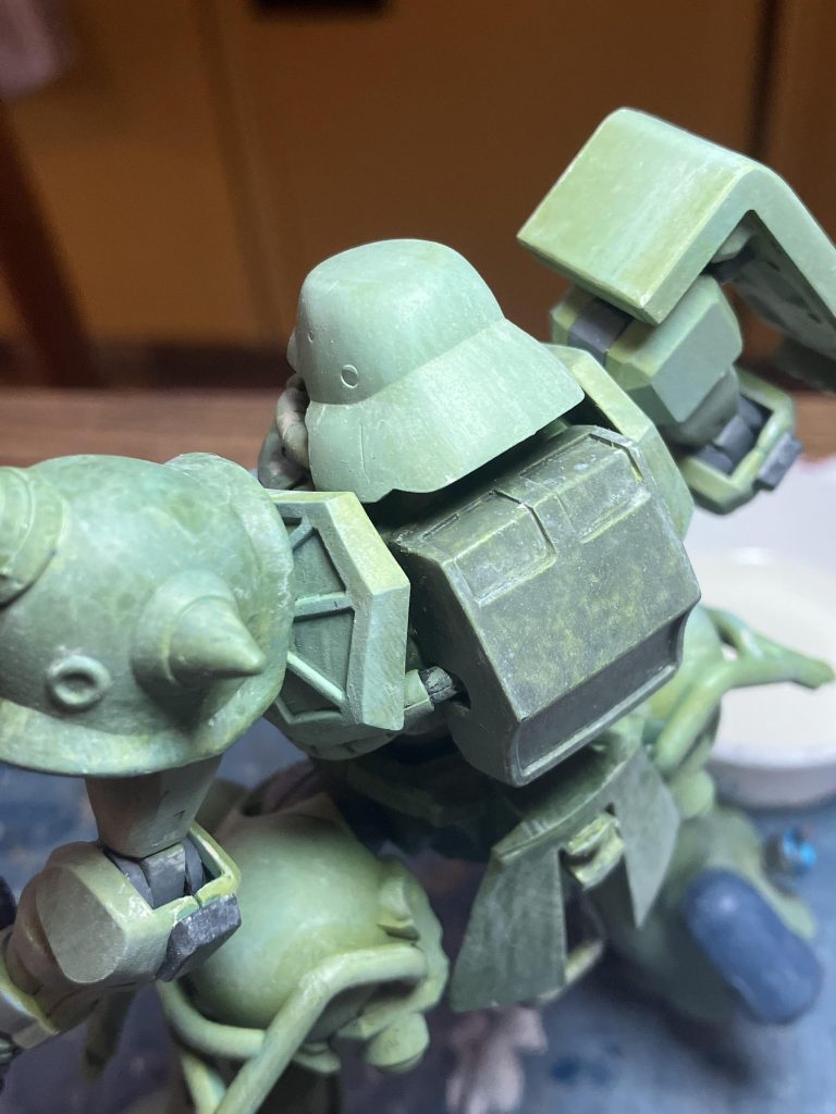 後ろこの後、一度でもトップコートを吹いてペイントを定着乾燥したらウェザリング、と言う流れです(ウェザリング作業してる写真撮るのを忘れてましたm(_ _)m)