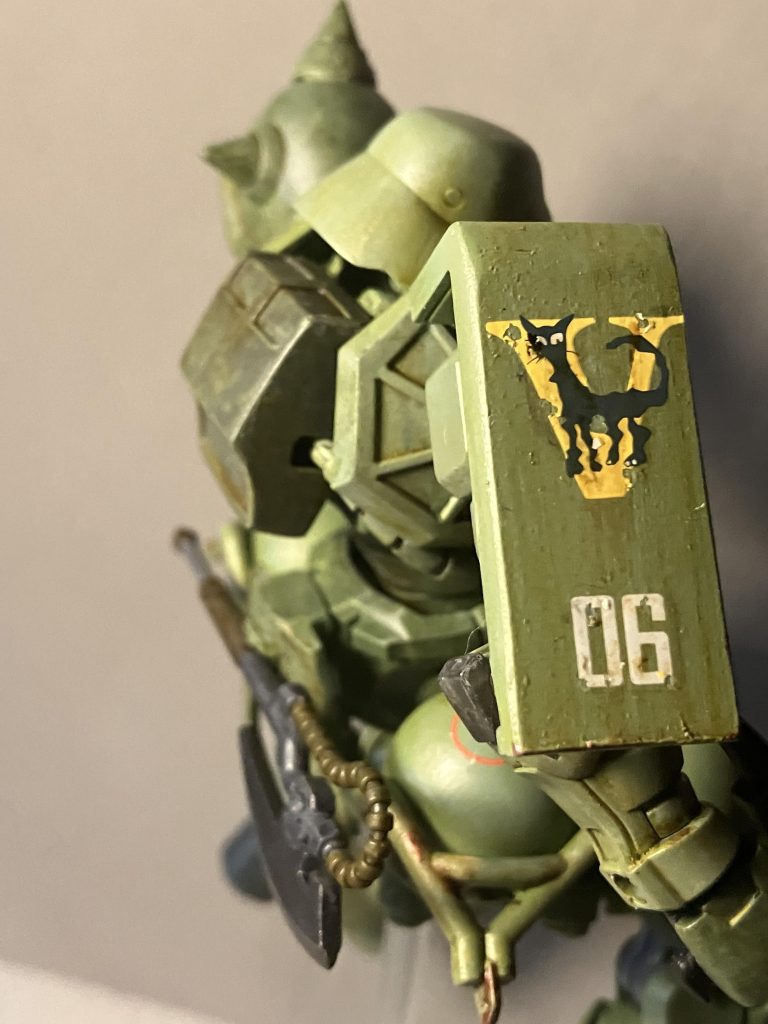 今回はザクぽくを念頭において、あともう一つ異なる塗装法を取り入れました(下部記載)ウェザリングも、いつもよりじっくり時間をかけてデカールにも剥げ表現を取り入れました