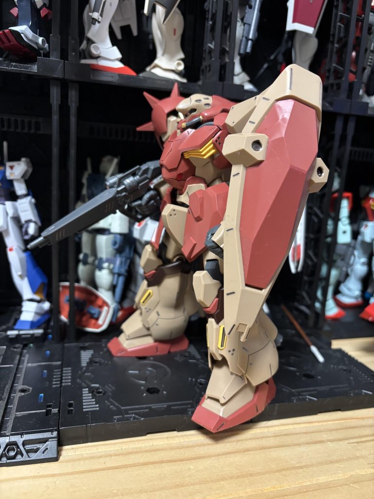 コックピット差し色でメタルレッド頭部バルカン6基シャーペンのペン先を集めて埋め込もうか画策中