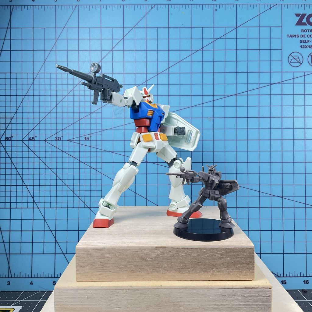 Lastly here's the EG RX-78 with the Assemble model. Even though the EG model is quite small, the Assemble mini is still very tiny!