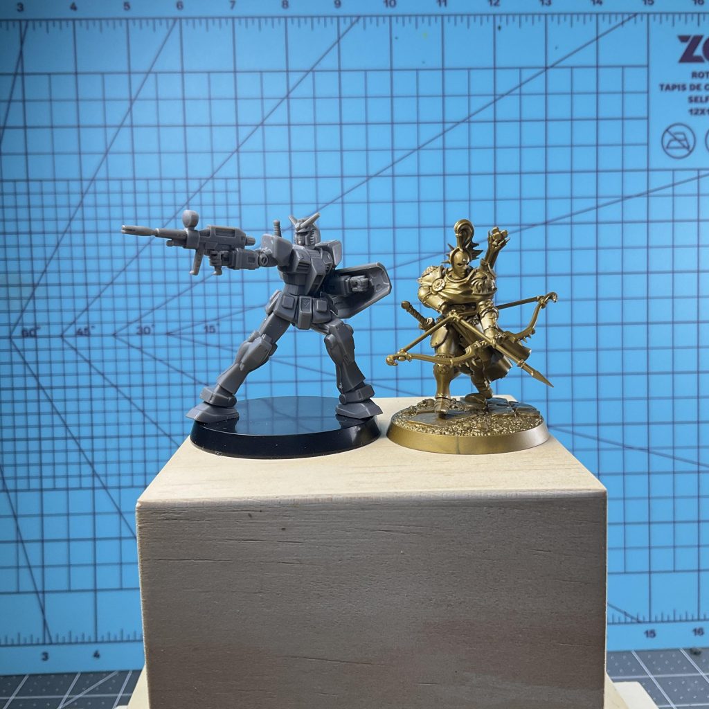 RX 78-2 beside a Warhammer Age of Sigmar mini. The general construction of the the Assemble mini is very similar to these snap fit Warhammer models. The pieces interlock sort of like a puzzle.&nbsp;