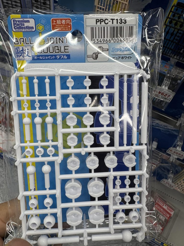 さて、このキット最大の懸案事項がやはり足首問題ですよね…ネットでは足首パーツを切って5ミリ延長工作…ってのが主流のようですが自分には難易度が高いので😅この市販パーツを使って延長する事にしました。これで設置性は解決しました。