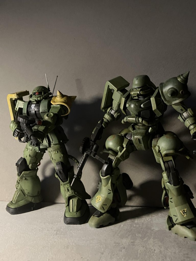 前回、作ったオリジンザクⅡと並べて何となく系譜ぽく見えるかな？