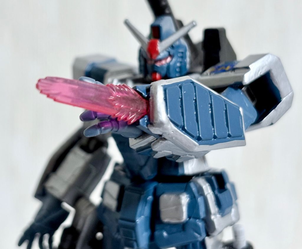 実はG3-Xの左シールドにはビームダガーが内蔵されており、こちらも接近戦で活躍する。