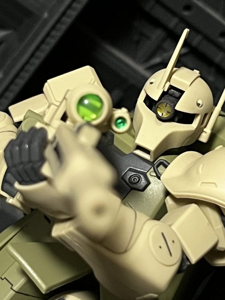 作った方には気づいた方もあるかもしれませんが、キット本体色が設定と少し違うんですよね。キットそのままだと写真のような少し緑混じりになりますが説明書のカラーガイドだとサンディイエロー(茶色濃いめ)となっています。気になる方は塗装した方がより設定に寄せられるかもしれませんね^ ^本当は通常版と並べたかったですが…最近ではヨンム機のキットすら見なくなりましたね、通常版再販お待ちしておりますm(_ _)m