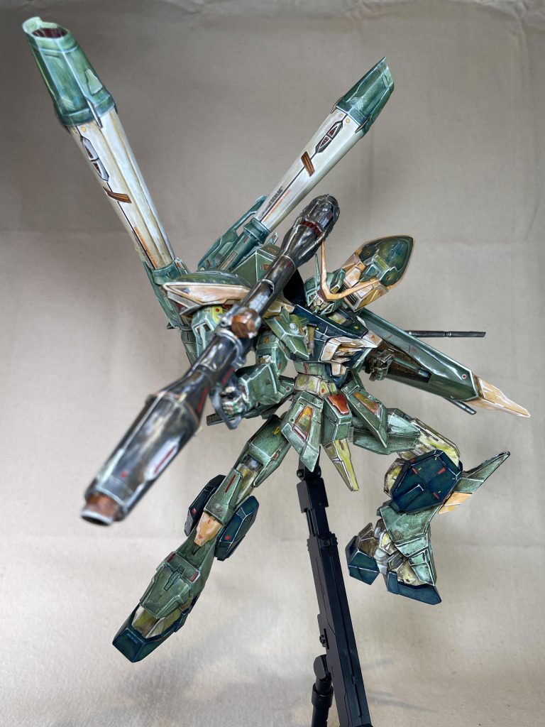 三体揃ってひとつの作品になります。