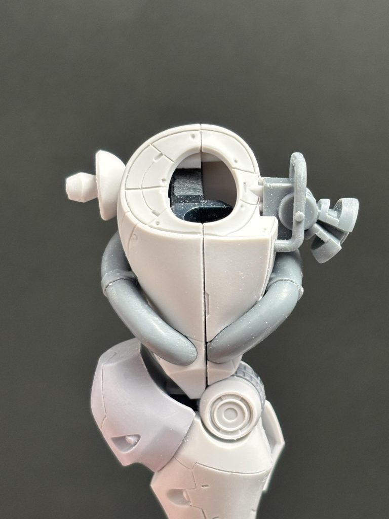 太もも付け根は、結構目立つと感じたポイント。フレームっぽいスジボリを追加し、塗り分けで情報量の追加を狙っています。