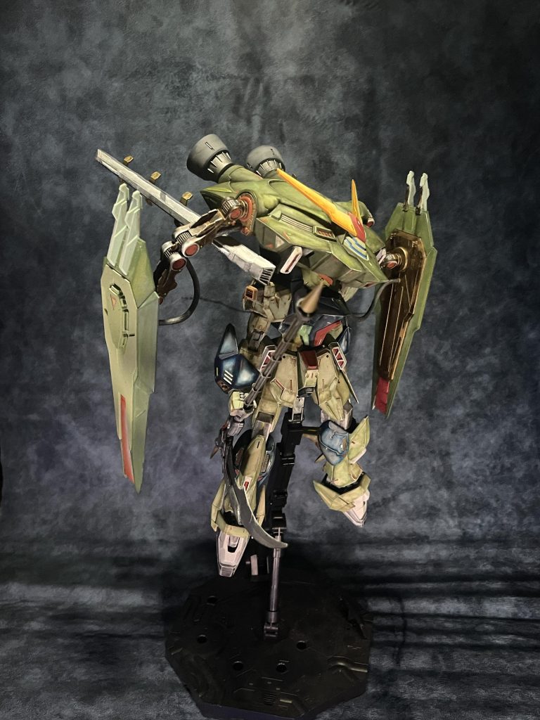 コノ異形のフォビドゥンは全ガンダムの中でもトップ3に入る程、好きな機体なのでそれなりにしっかりと塗り込みました。