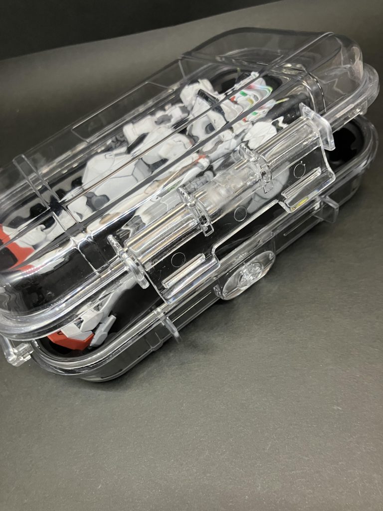 ライフルを泣く泣く外しましたが、はいこの通り。バックパックが厚すぎて蓋が閉まりませぬ